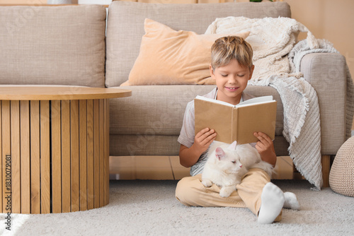 Little boy with cute cat re...