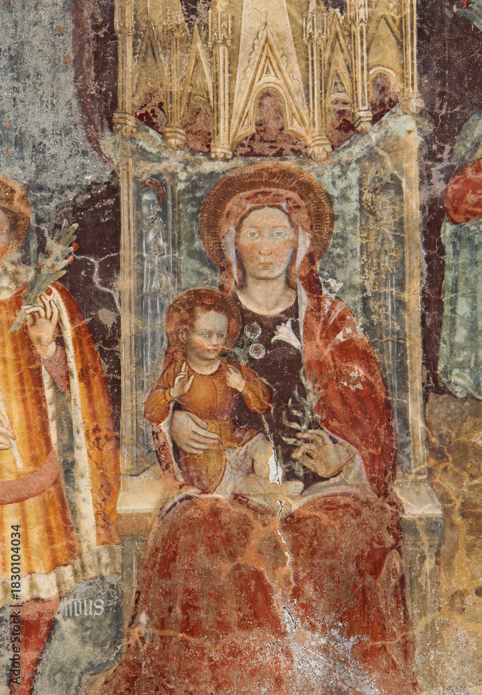 Obraz premium Madonna in trono con Bambino; affresco sulla facciata del Palazzo del Comune di Clusone (Val Seriana, Bergamo)