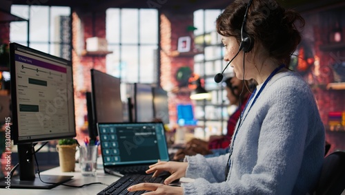 Quadro su tela Call center employee starting job shift, sitting down at desk, handling complaints
