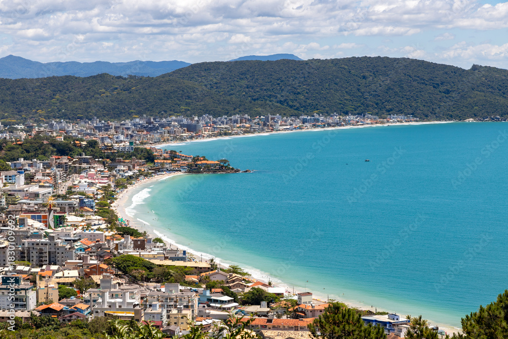 Obraz premium Bombinhas and Bombas beaches with buildings, mountains and forest