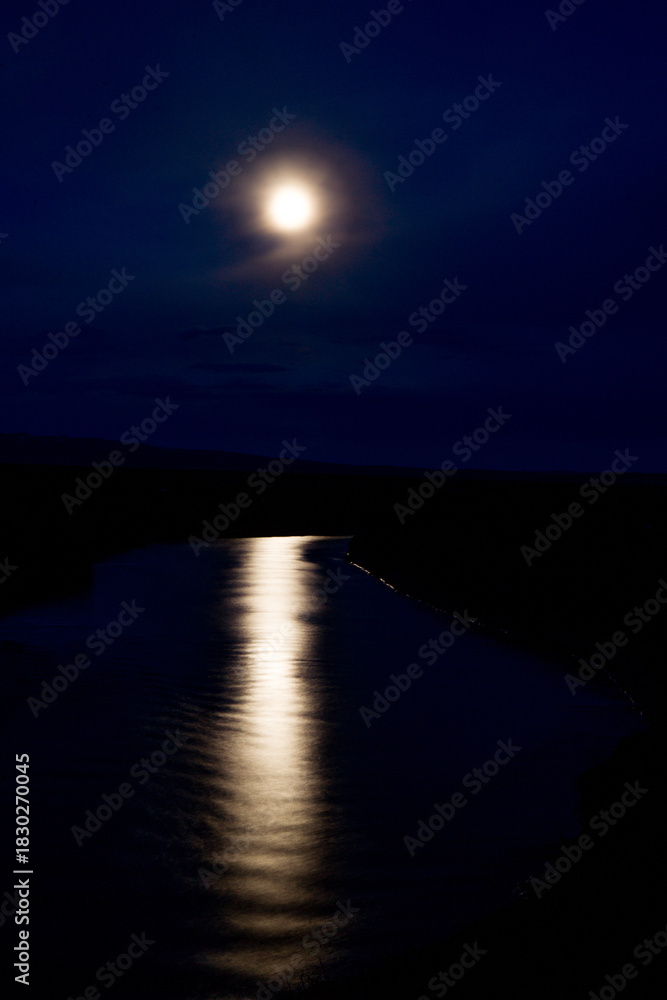 Fototapeta premium Reflection of the moon in the water at night