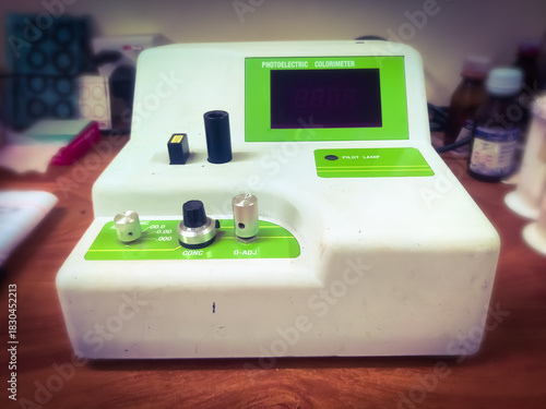 Cuadro en lienzo A photoelectric colorimeter is an instrument that measures the concentration of a colored substance in a solution by measuring how much light is absorbed