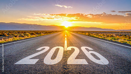 Bonne année 2026 : concept de nouvelle année 2026 avec un lever de soleil sur une route déserte et les chiffres 2026.	