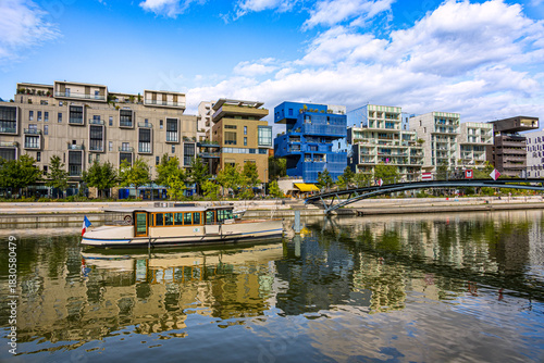 Photos La Place Nautique dans le quartier de Confluence à Lyon en France