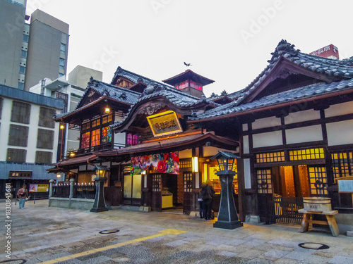 Wallpaper Mural 【愛媛県】松山市・道後温泉本館 Torontodigital.ca