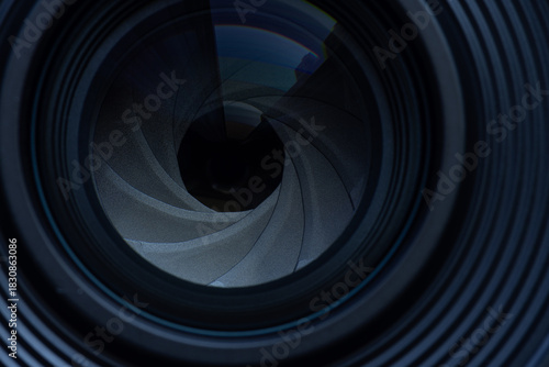 Cuadro en lienzo Macro camera lens,The diaphragm of old camera lens aperture with warm light bokeh