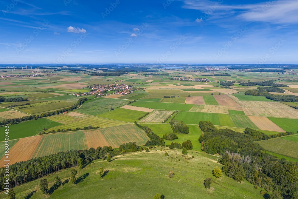 Obraz premium Spätsommer in der Fränkischen Alb rund um den Aussichtspunkt Gelber Berg nahe Gunzenhausen
