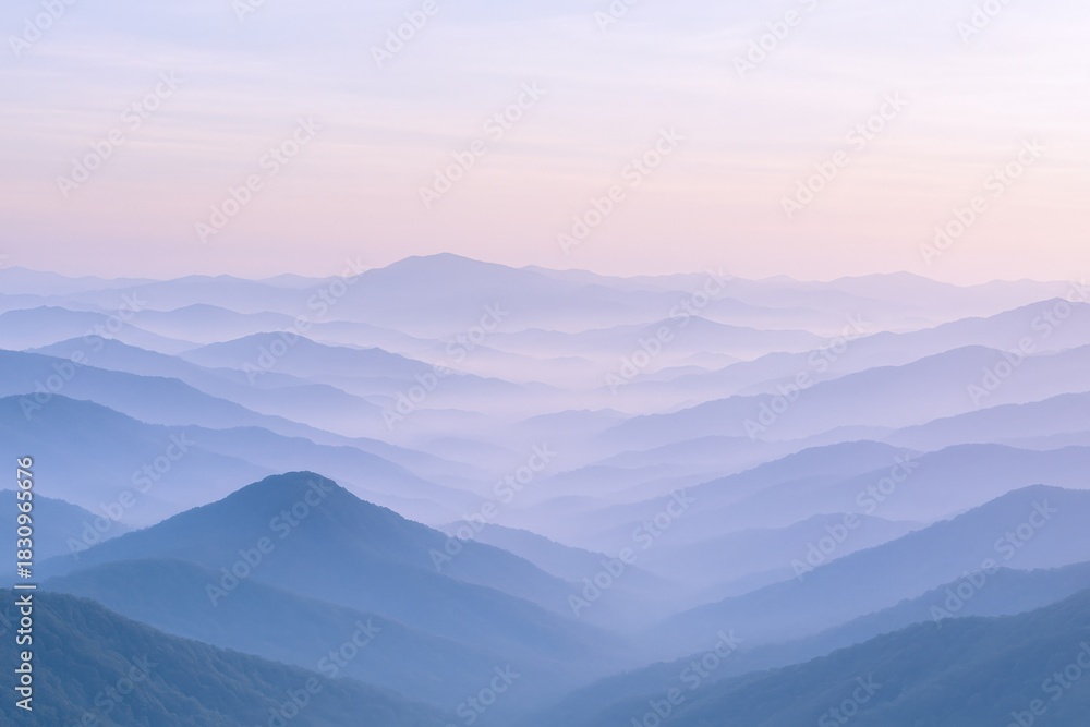 Fototapeta premium Blue Ridge Mountains Serenity: Misty Layers of Peaks at Dawn for Calming and Scenic Wallpapers