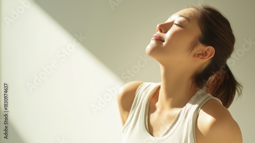 リラックスして自律神経を整える日本人女性