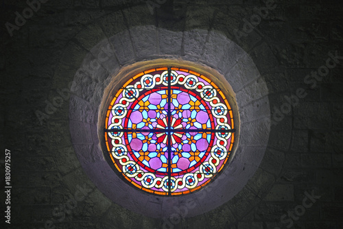 Prachtvolle Kirchenfenster in Saint Georges d´Oleron