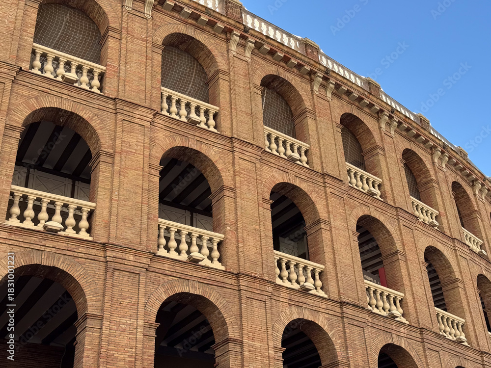 Obraz premium Historic Bullring in Valencia, Spain Under a Sunny Blue Sky
