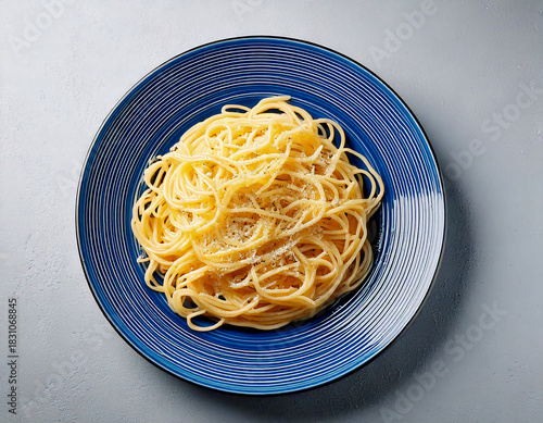 음식-파스타-스파게티-파스타 면-오일파스타-알리올리오-까르보나라-치즈가루-누들-접시-항공뷰