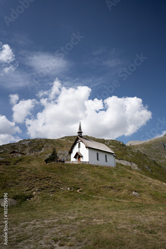 Kirche in den Schweizer Alpen