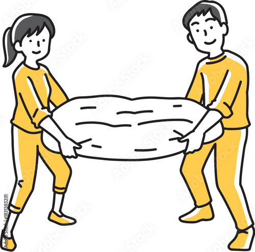 大きな荷物を協力して運ぶ男女