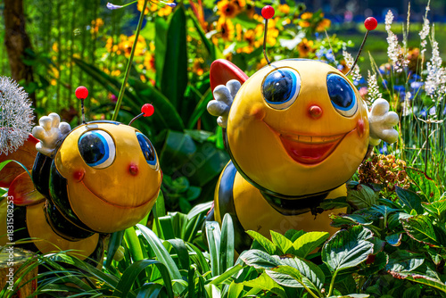 Various ingenious outdoor garden landscape arrangements