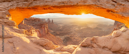 Obraz na plátně Mesa Arch is a pothole arch on the eastern edge of the Island in the Sky mesa in Canyonlands National Park, San Juan County, Utah, United States