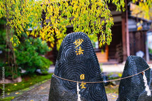 京都、本満寺の妙法石避