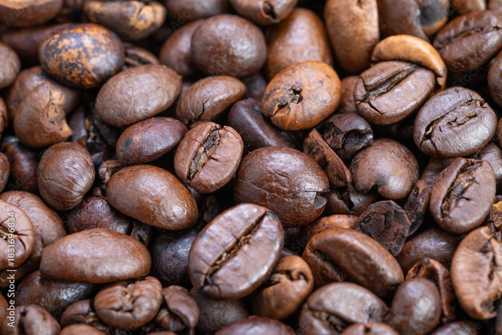Naklejka premium Freshly roasted coffee on countertop, Morning light highlights roasted coffee beans, Closeup of freshly roasted coffee beans prepared for brewing in rustic kitchen setting