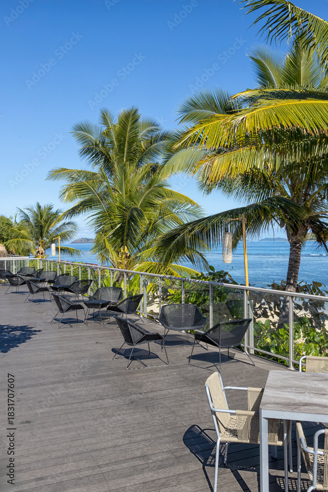 Fototapeta premium Fiji Resort side dining deck vert