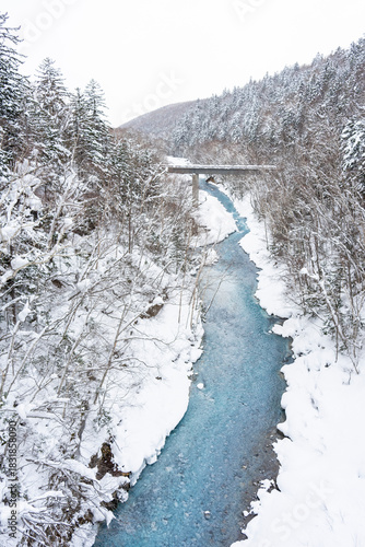 An emerald river that flows even in the snowy winter