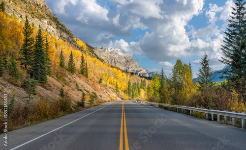 Fall colors along the Icefields Parkway - Banff National Park - scenic drive