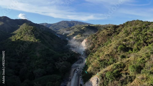 Video aéreo realizado con drone. en el se aprecia la vía a Urabá desde el Municipio de Santa Fe de Antioquia, en cercanías al Río Cauca.