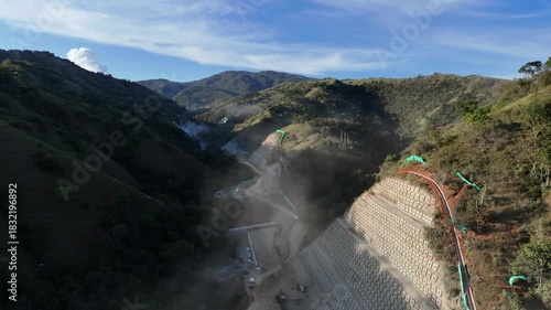 Video aéreo realizado con drone. en el se aprecia la vía a Urabá desde el Municipio de Santa Fe de Antioquia, en cercanías al Río Cauca.
