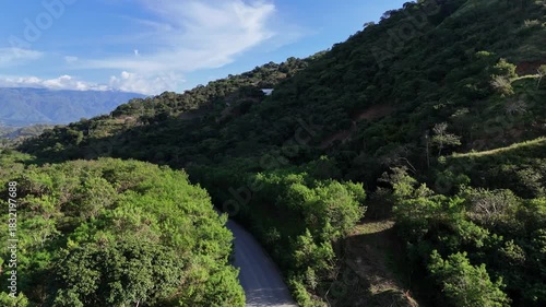 Video aéreo realizado con drone. en el se aprecia la vía a Urabá desde el Municipio de Santa Fe de Antioquia, en cercanías al Río Cauca.