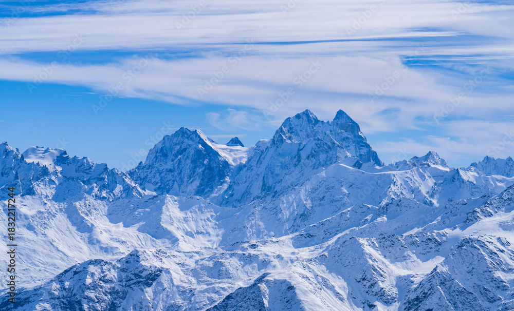 Obraz premium snow covered mountains in winter