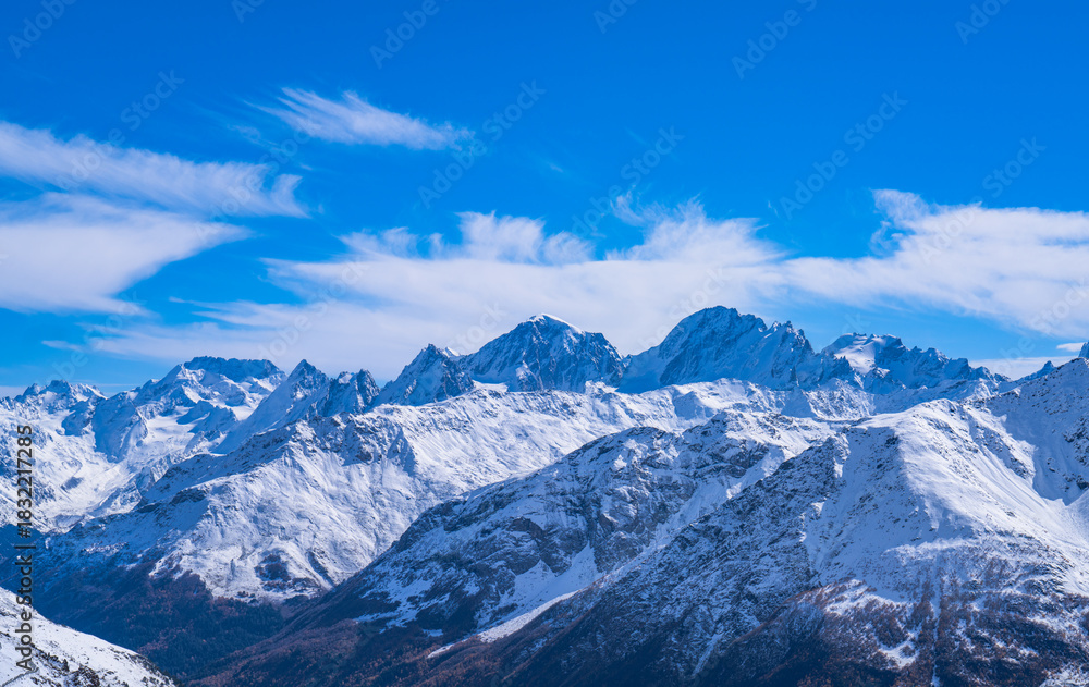 Obraz premium snow covered mountains in winter