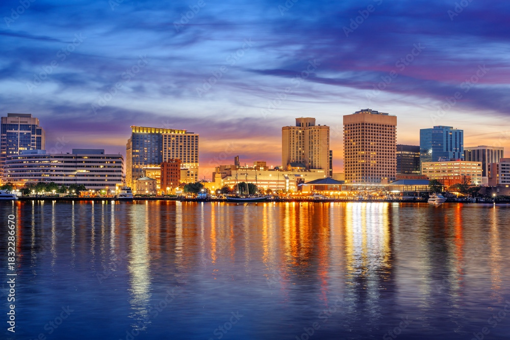 Fototapeta premium Norfolk, Virginia, USA Downtown Skyline in the Morning. 2061
