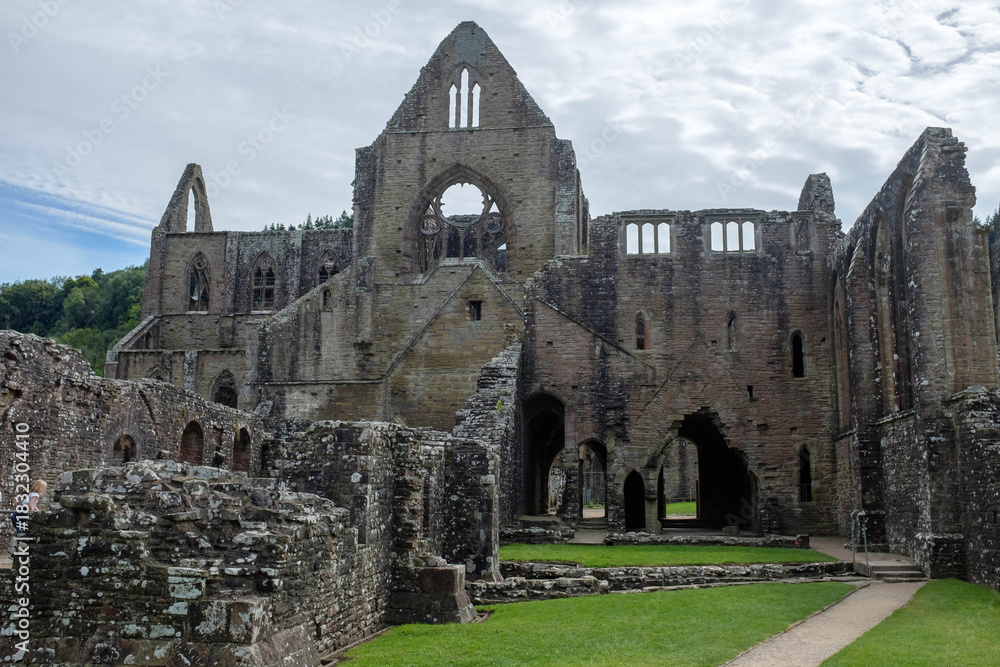 Fototapeta premium Tintern abbey