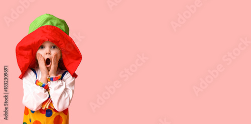 Surprised little girl in cl...