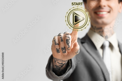 Young businessman using vir...