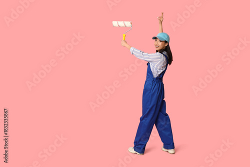 Female Asian painter with r...