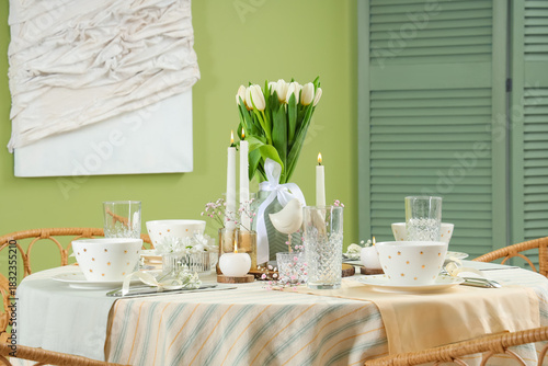 Table setting with tulip fl...