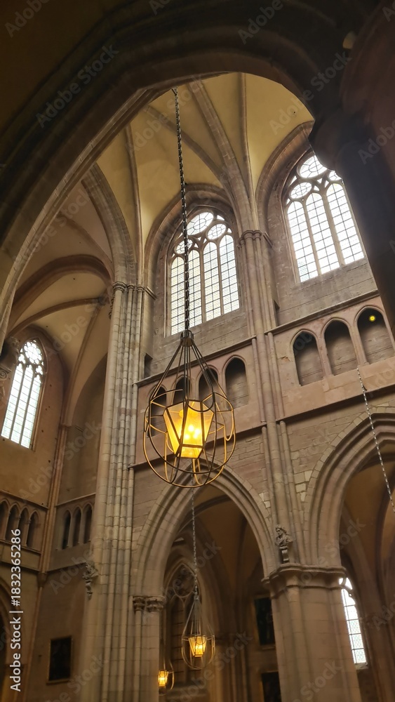 Fototapeta premium Belle perspective sur la nef et le transept de la cathédrale Saint-Bénigne de Dijon