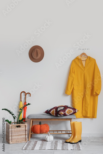 Cozy autumn entryway decor ...