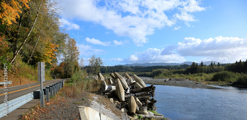 Foto Concrete Dolosse: River bank stabalization and erosion prevention using engineered logjams and concrete dolos