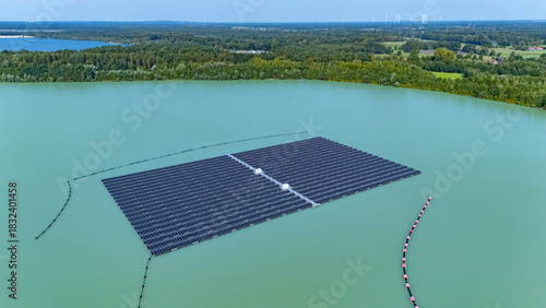 Solaranlage auf einem See