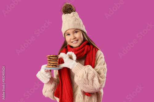 Cute teenage girl in warm c...