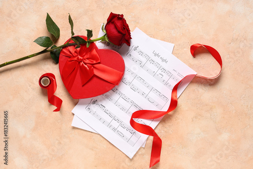 Note sheets with gift box, ...