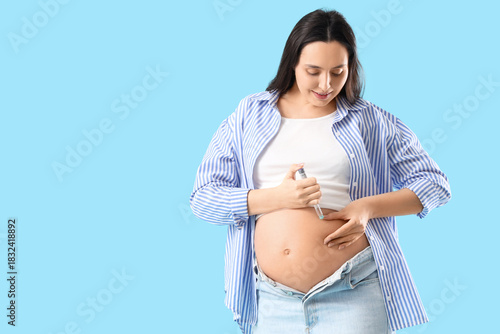 Young pregnant woman using ...