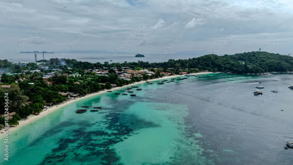 Fototapeta premium view of the sea