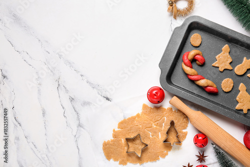 Baking tray with gingerbrea...