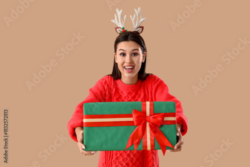 Beautiful young woman in re...