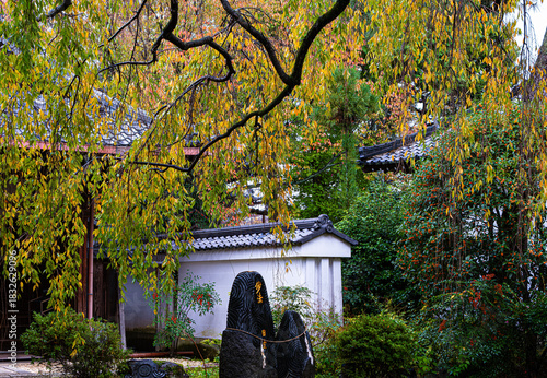 京都、本満寺の妙法石避