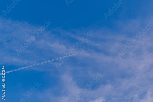 青空と飛行機雲