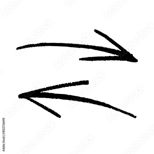 手描き風の黒い矢印セット。ラフなスケッチラインで左右の方向をわかりやすく強調するシンプルなマーカー風イラスト。