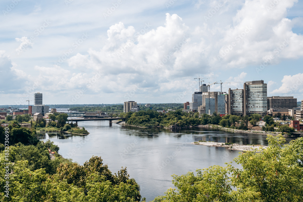 Naklejka premium View of the Ottawa River and Gatineau skyline from downtown Ottawa